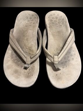 Vionic Raya metallic silver thong sandals women’s size 11 wide arch support